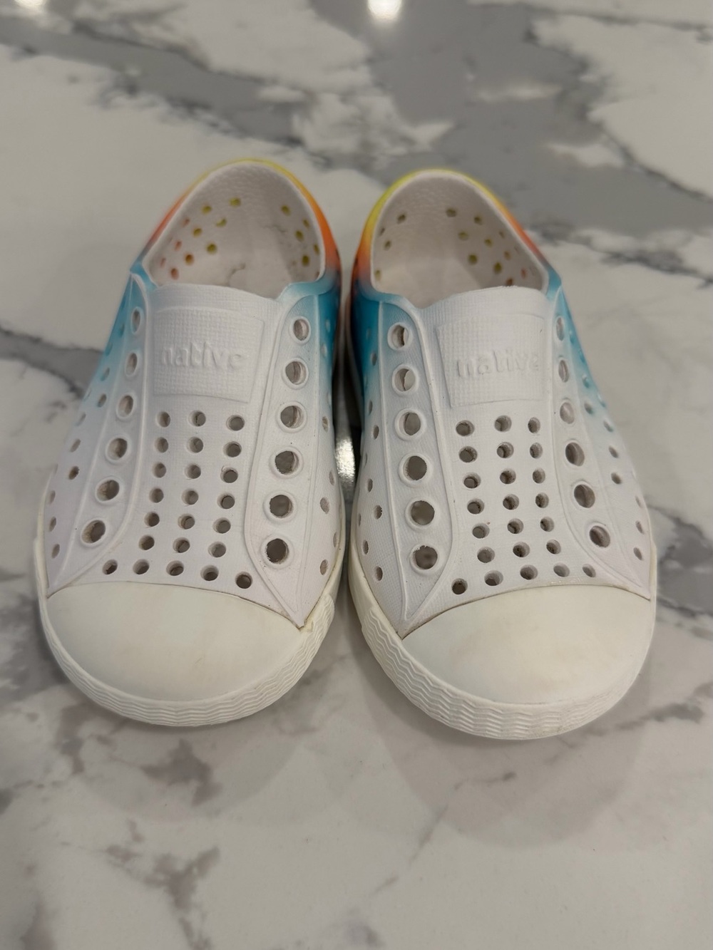 Native Kids Slip-On Water Shoes in White with Rainbow Sides Size 5